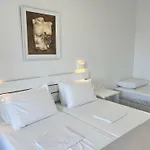 Vavanos Pensjonat Nausa