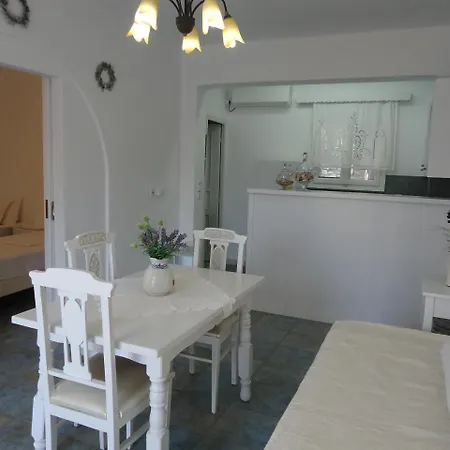 Vavanos Studios Naousa (Paros)